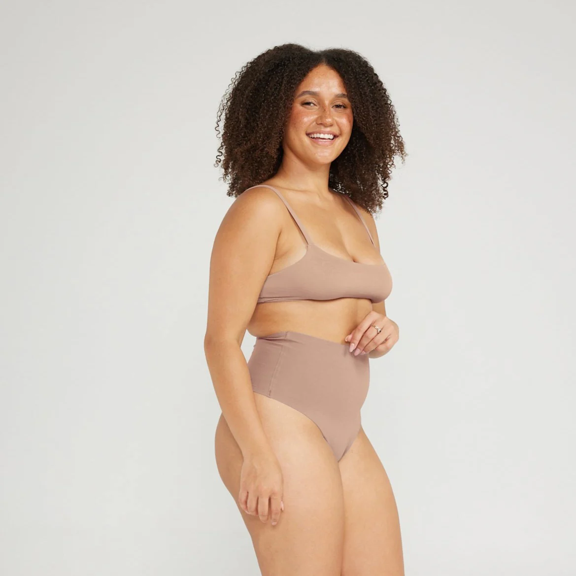 High-Rise Thong - Seamless Cotton - Latte